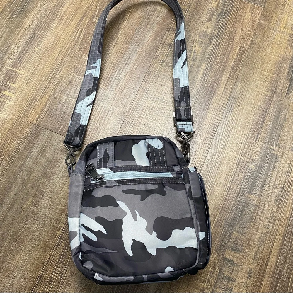 Lug Can Can Black and Gray Messenger Bag Camouflage Design‎ Hiking Camping NWOT